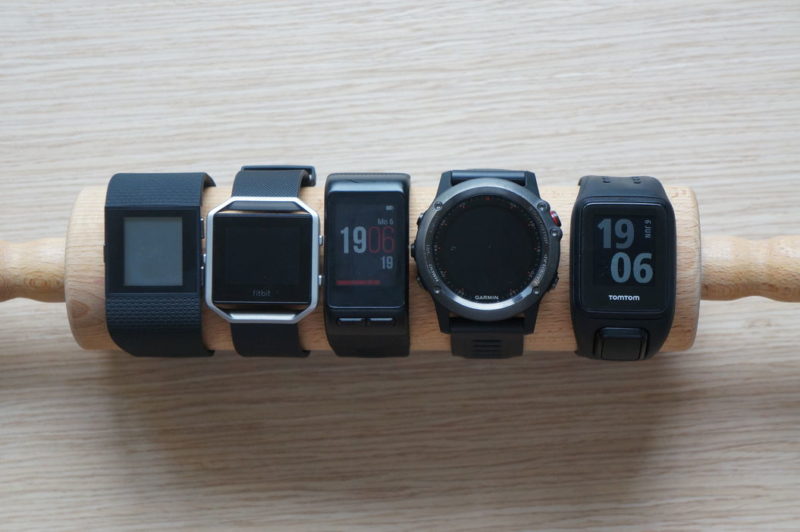 fitbit blaze vs garmin vivoactive 3