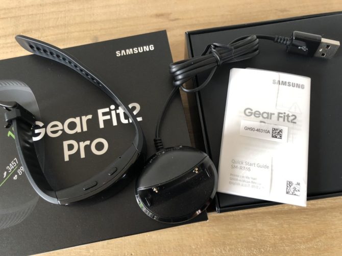 Samsung Gear Fit2 Pro Unboxing
