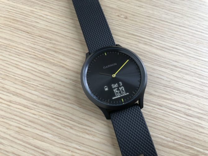 Garmin Vivomove HR watch display